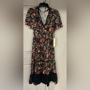 Penelope Rose Floral Dress Women’s Size M Black Boho Lace Hem Short Sleeve NWT
